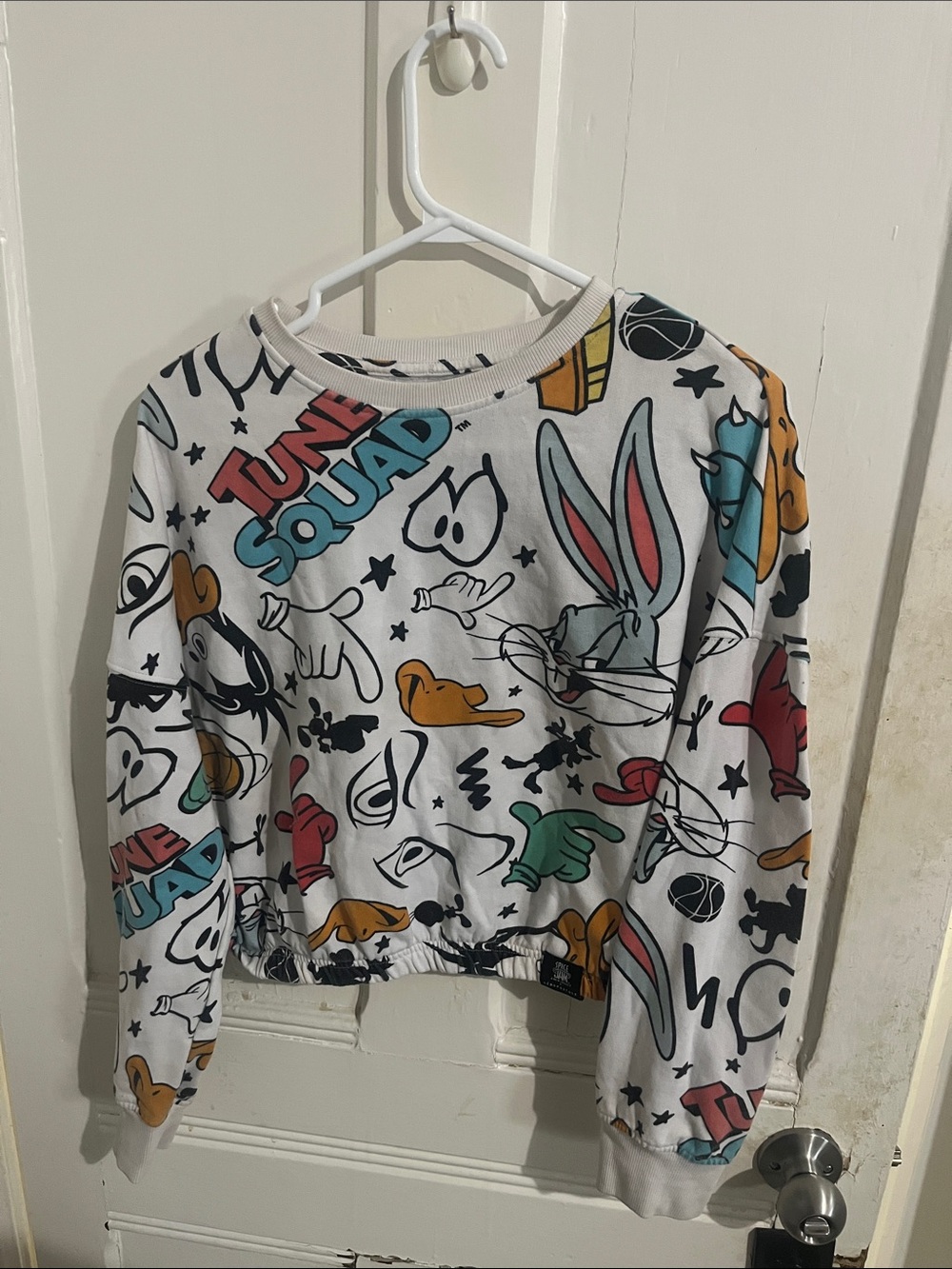 Looney Tunes Squad White Graphic Cropped Sweatshirt